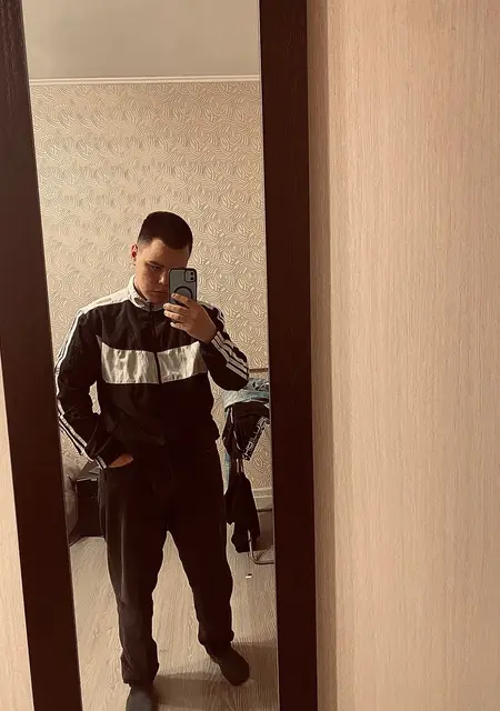 Я Андрей, 19, из Праги, ищу знакомство для вирта