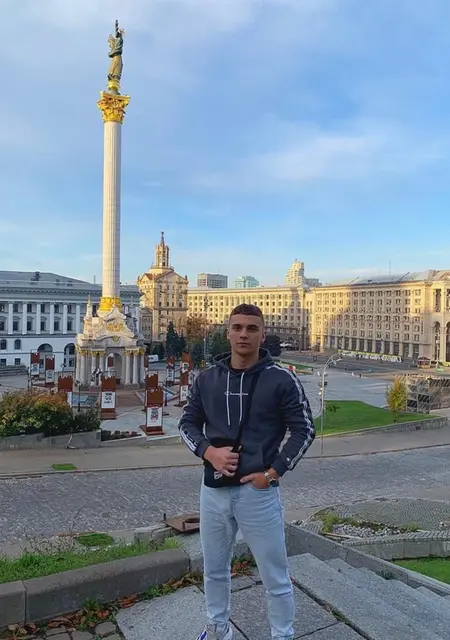 Андрій з Рівного, мені 25 років, познайомлюсь для приємного проведення часу