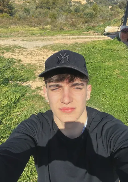 Я Ivan, 21, из Мадрида, ищу знакомство для совместных путешествий