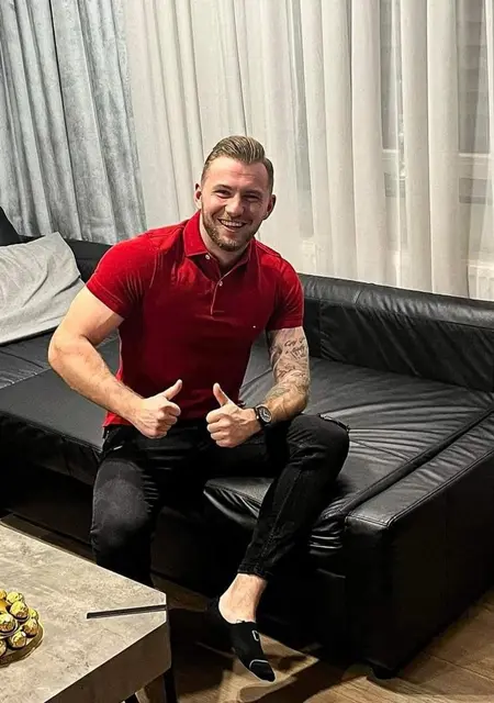 Я Сфша, 30 років з Львова, шукаю знайомства без зобов'язань