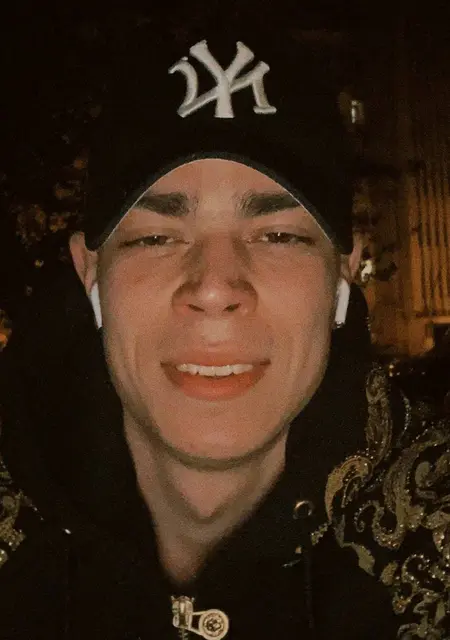 Павел из Чернигова, мне 21, познакомлюсь для приятного времяпровождения