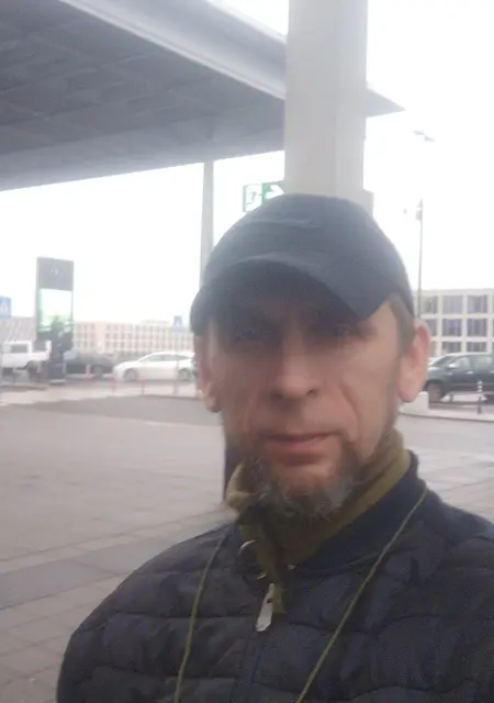 Я Дима, 43, из Харькова, ищу знакомство для приятного времяпровождения