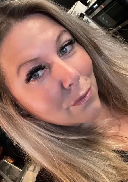 Alexandra из Обервильи, ищу на сайте дружбу