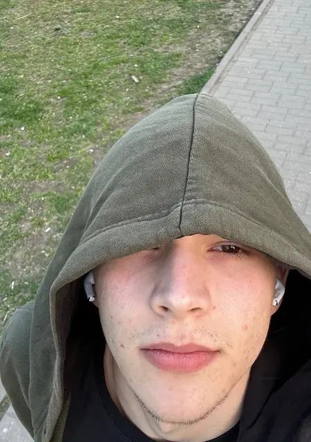 Я Кирилл, 21, из Могилёва, ищу знакомства на одну ночь