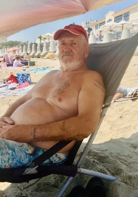 Виктор з Києва, шукаю на сайті відкриті стосунки