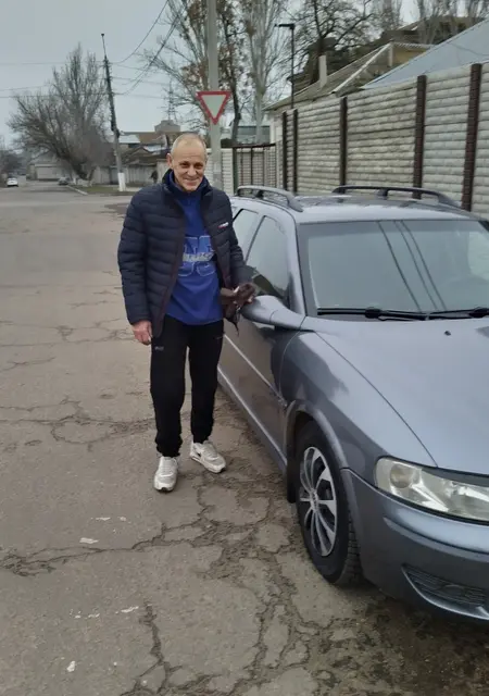 Я Віктор, 60 років, знайомлюсь без зобов'язань у Києві