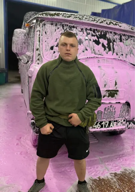 Александр из Луганска, мне 20, познакомлюсь для приятного времяпровождения