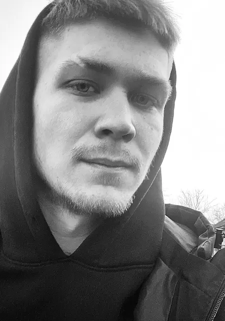 Макс из Кременчуга, мне 26, познакомлюсь без обязательств