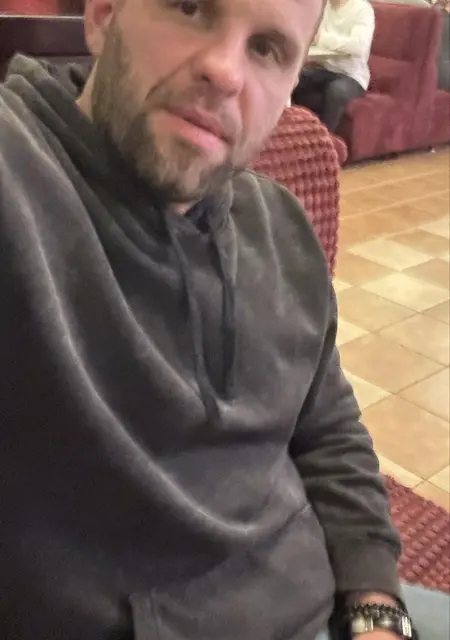 Я Володимир, 34, знакомлюсь для открытые отношения в Мадриде