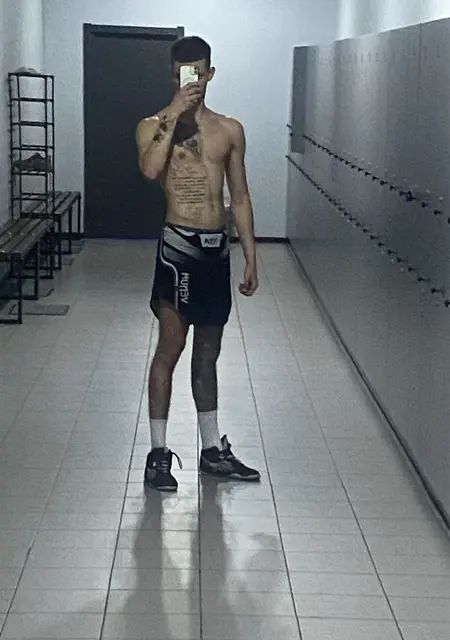 Я Янн, 20 років з Білої Церкви, шукаю знайомства без зобов'язань