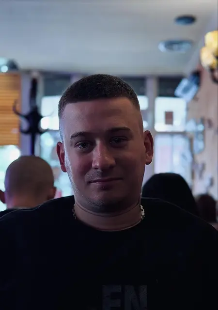 Андрей из Амстердама, ищу на сайте знакомства без обязательств