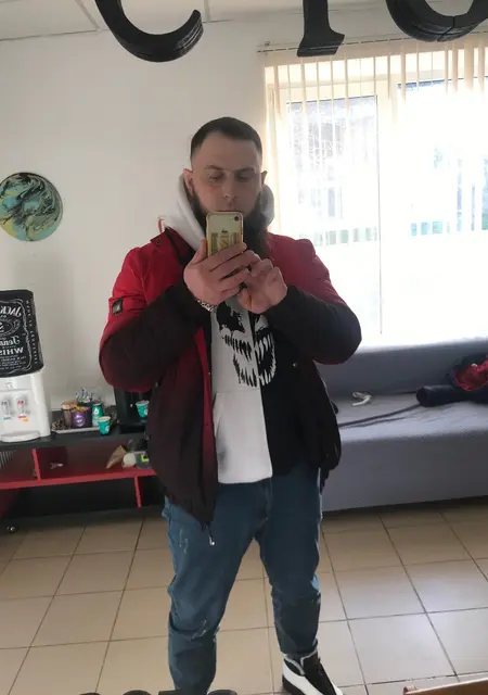 Artur из Вознесенска, ищу на сайте знакомства на одну ночь