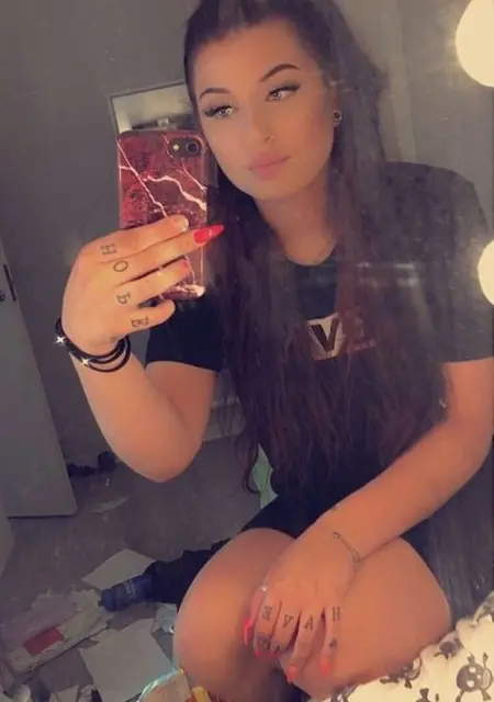 Я Ebba, 18, из Стокгольма, ищу знакомство