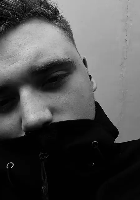 Александер из Лондона, мне 18, познакомлюсь без обязательств