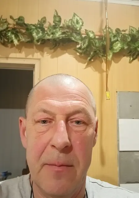 Я Саша, 58 років, знайомлюсь на одну ніч у Києві