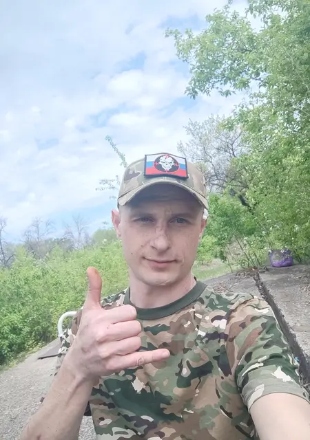 Артем из Луганска, ищу на сайте постоянные отношения