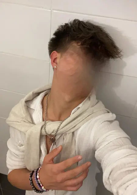 Max из Бри-Комт-Робер, ищу на сайте знакомства на одну ночь