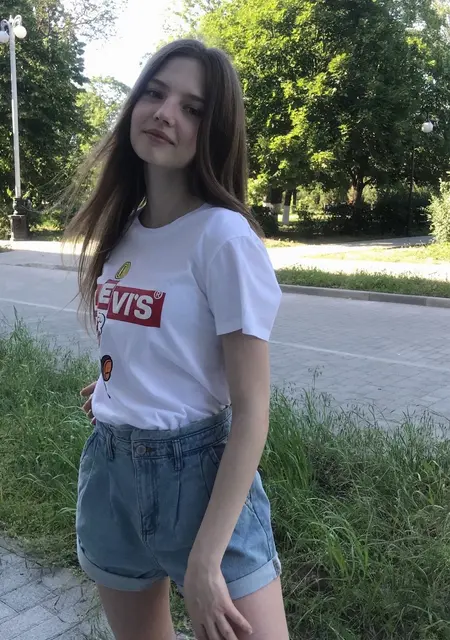 Алина из Энсхеде, мне 22, познакомлюсь для общения