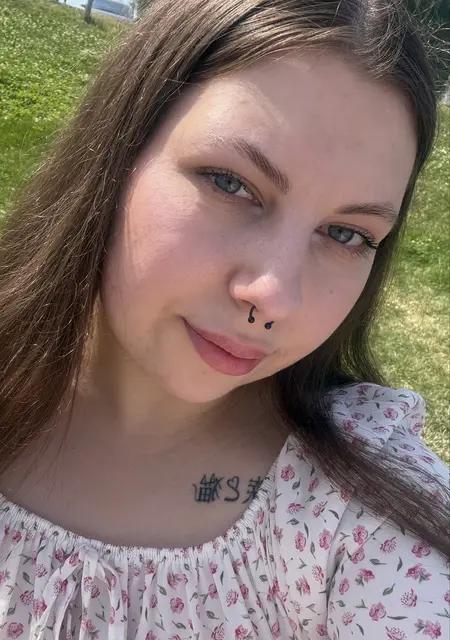 Я Юля, 21, из Дюссельдорфа, ищу знакомства на одну ночь
