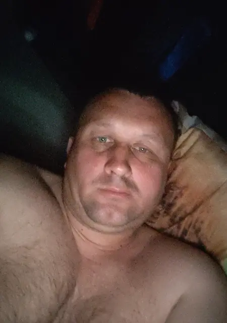 Я Александр, 39, из Гомеля, ищу знакомства на одну ночь