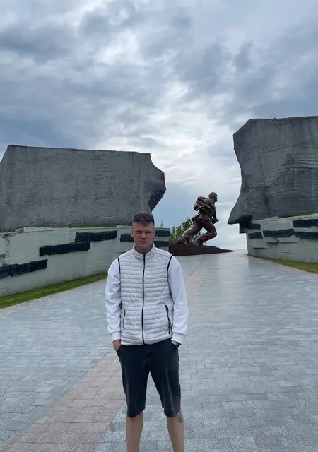 Слава из Новополоцка, мне 20, познакомлюсь для постоянных отношений