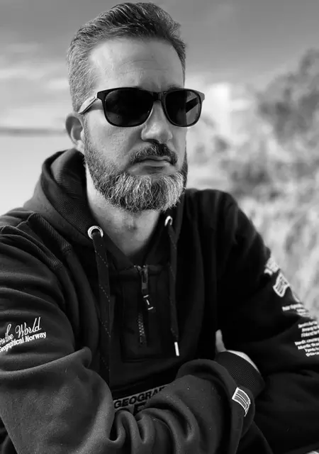 Soy Jose C, 40 años de Vitoria, busco conocer gente para chatear