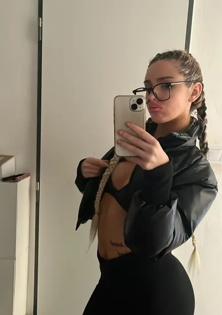 Tessa из Праги, ищу на сайте вирта