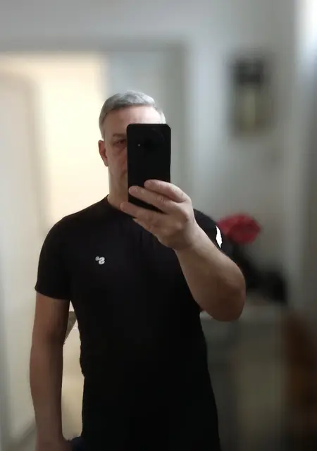 Я Вова, 51 років з Києва, шукаю знайомство для приємного проведення часу