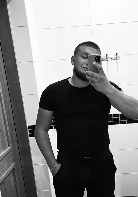 Артем из Черкасс, мне 21, познакомлюсь на одну ночь