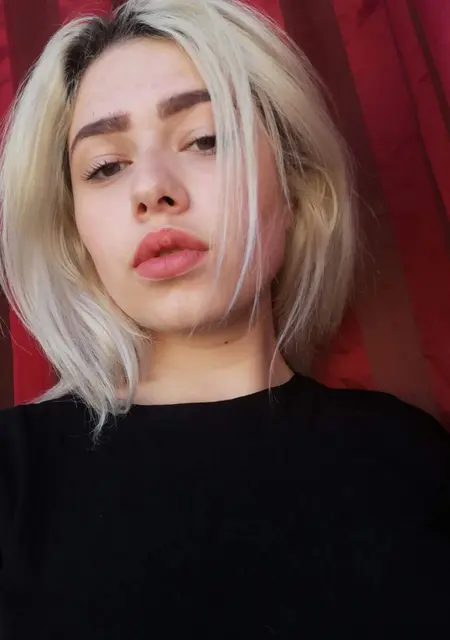 Я Алена, 23, знакомлюсь на одну ночь в Донецке