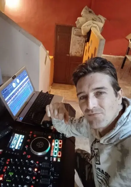 Karlos de Madrid, tengo 37 años, listo para conocer