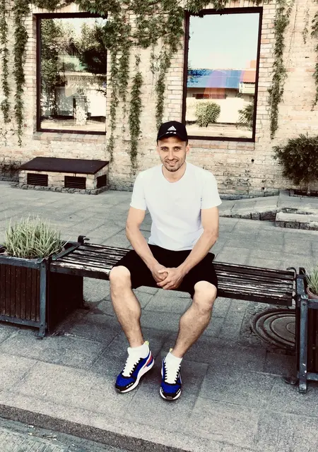 Я Антон, 32 років з Мелітополя, шукаю знайомства без зобов'язань