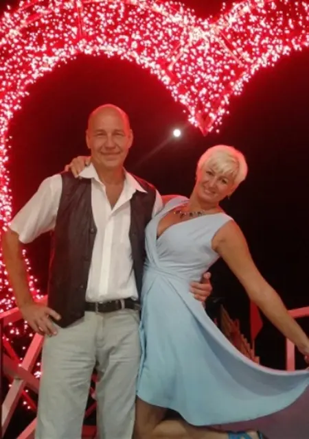 Я Елена И Андрей, 46 років, знайомлюсь для приємного проведення часу у Маріуполі