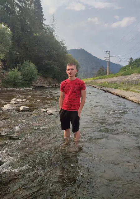Я Максим, 21 років, знайомлюсь без зобов'язань у Львові