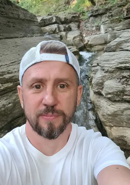 Александр з Чернівців, шукаю на сайті знайомства на одну ніч