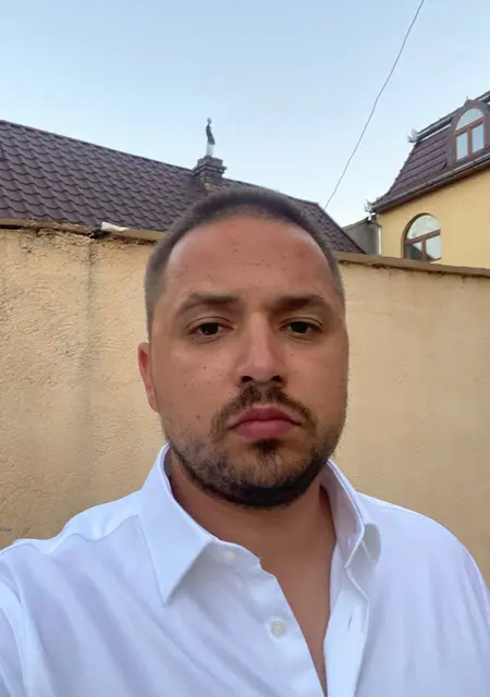 Chris из Рымнику-вылчи, мне 32, познакомлюсь без обязательств