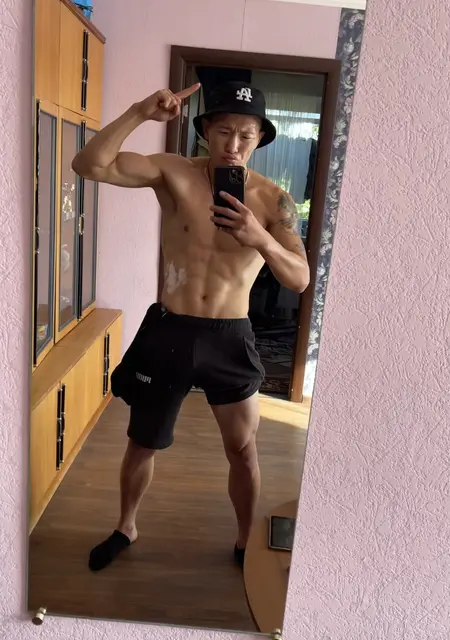 Alex из Полтавы, мне 29, познакомлюсь на одну ночь