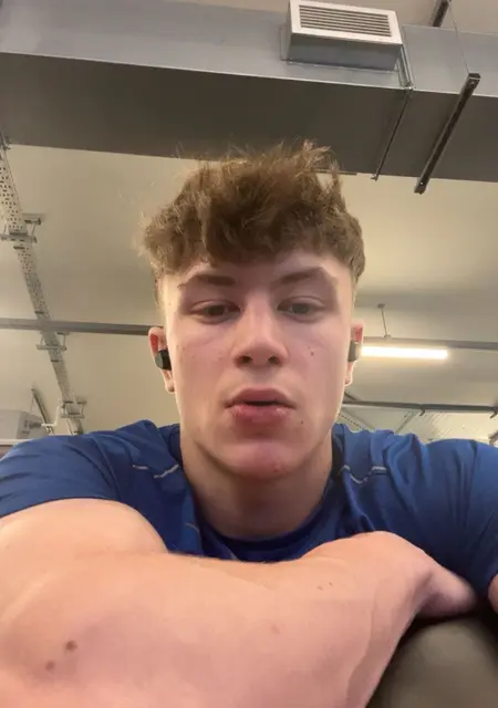 I'm Jamie, 20, looking to meet for chat in Sheffield