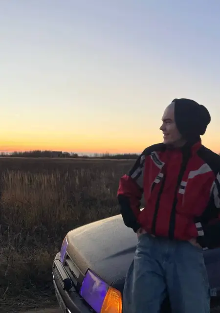 Я Валерий, 18, из Дюссельдорфа, ищу знакомства на одну ночь