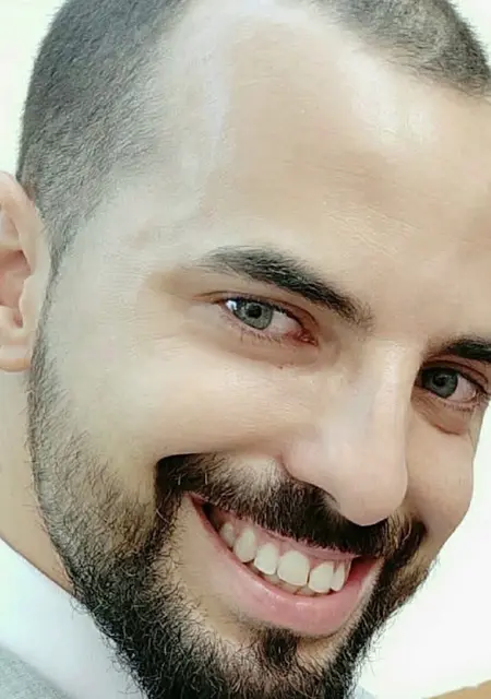 Soy Javier, 35 años de Valencia, busco conocer gente para lío de una noche