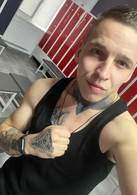 Я Валентин, 27, из Харькова, ищу знакомство для приятного времяпровождения