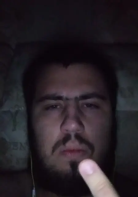 Я Денис, 25 років з Ровенек, шукаю знайомства без зобов'язань