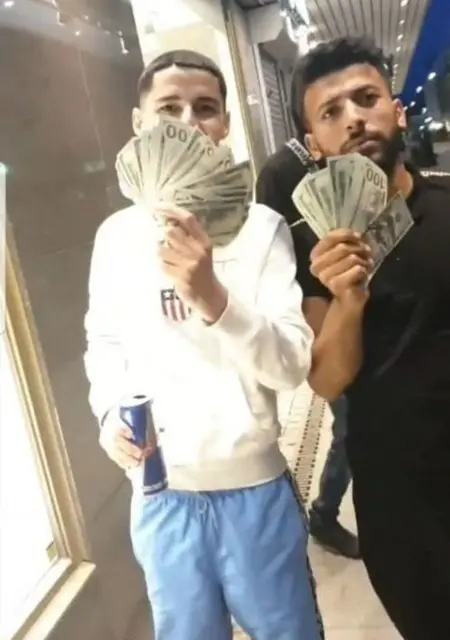 Mohammed из Стокгольма, мне 22, познакомлюсь