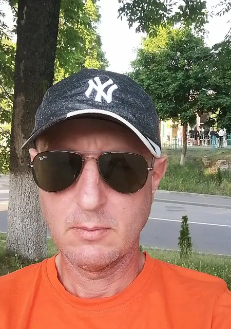 Я Олег, 48, из Мозыря, ищу знакомство для приятного времяпровождения