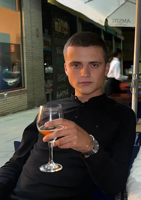 Віталій из Львова, мне 19, познакомлюсь без обязательств