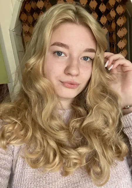 Я Таня, 22 років з Чернівці, шукаю знайомство для постійні стосунки