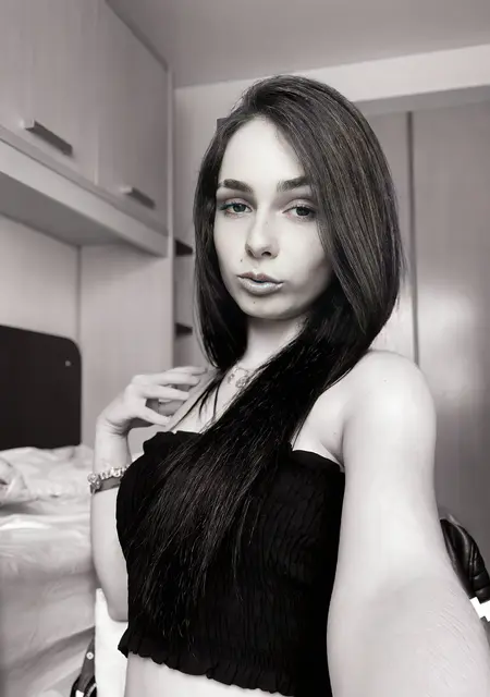 Laura из Мельяна, ищу на сайте знакомства на одну ночь