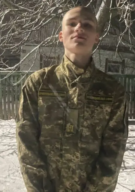 Максим из Черкасс, мне 18, познакомлюсь на одну ночь