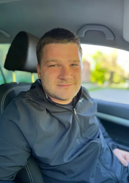 Я Дмитрий, 30 років з Кропивницького, шукаю знайомства без зобов'язань