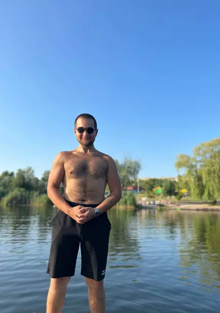 Я Андрей, 23, из Каменского, ищу знакомства без обязательств